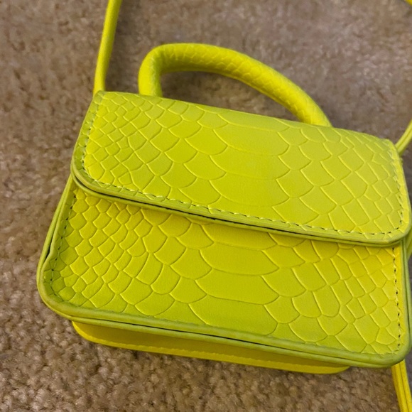 Mini neon green cross body 🎾 - Picture 2 of 3